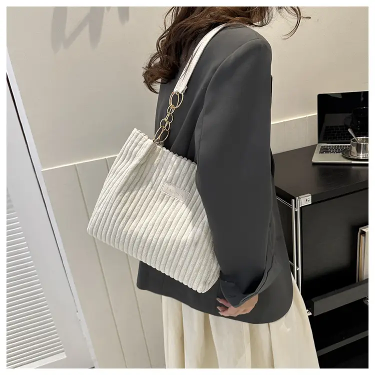 White Knitted Shoulder Bag with Gold Chain for Women — feature 13