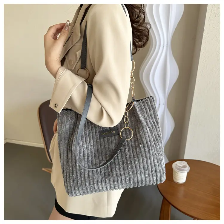 White Knitted Shoulder Bag with Gold Chain for Women — feature 14