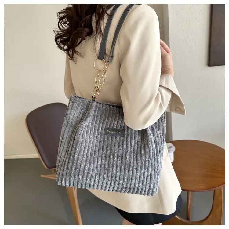 White Knitted Shoulder Bag with Gold Chain for Women — feature 15