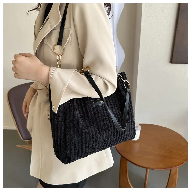 White Knitted Shoulder Bag with Gold Chain for Women — feature 19