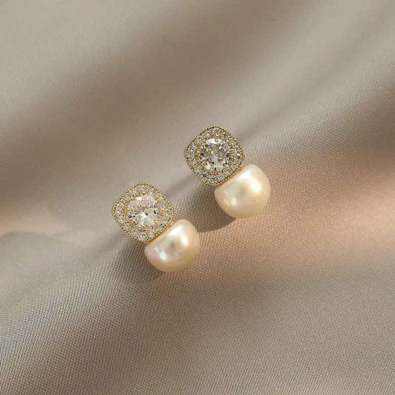 Women's Earrings S925 Silver Pearl Diamond Niche Design - Image 3