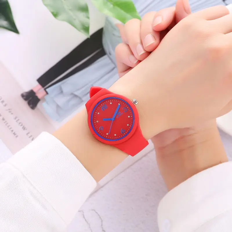 Women's Pink Silicone Quartz Watch with Cute Design - Image 9