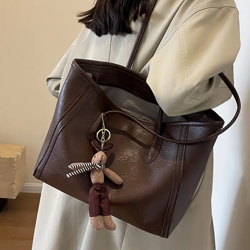 Women's Black Leather Shoulder Bag with Keychain - Image 7
