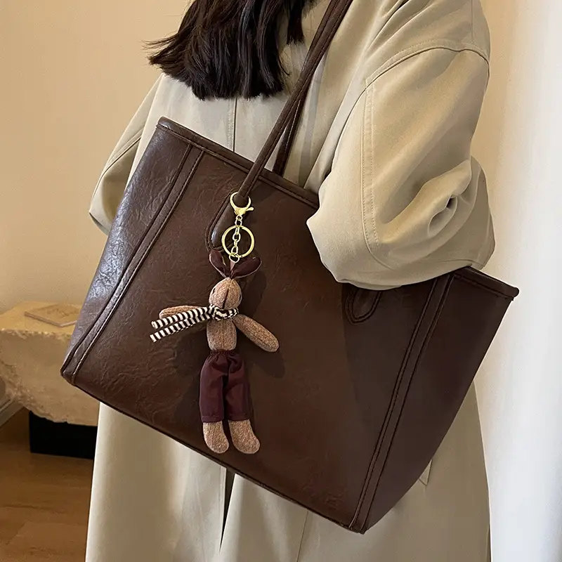Women's Black Leather Shoulder Bag with Keychain - Image 8