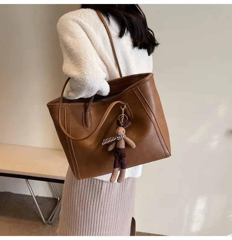 Women's Black Leather Shoulder Bag with Keychain — feature 26