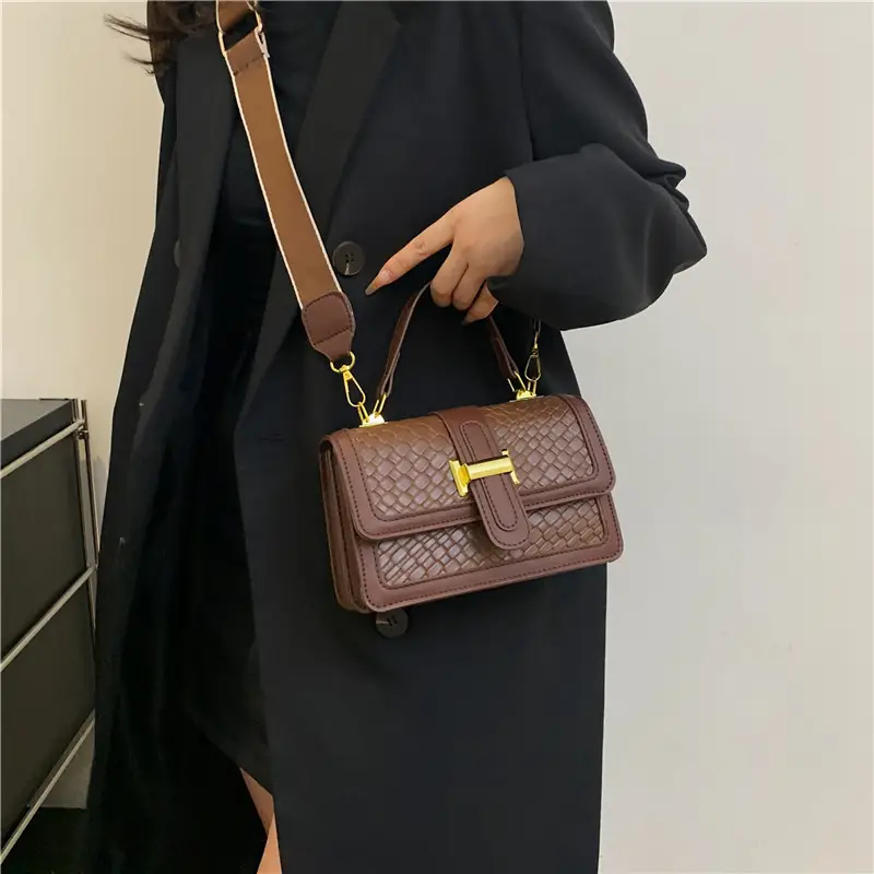 Brown Woven Crossbody Bag with Gold Clasp - Image 7