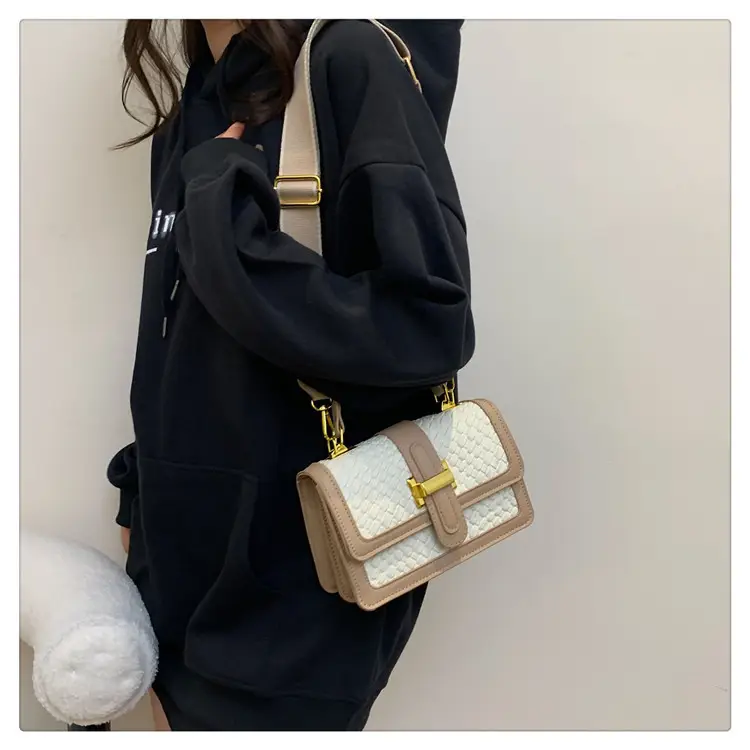 Brown Woven Crossbody Bag with Gold Clasp — feature 15