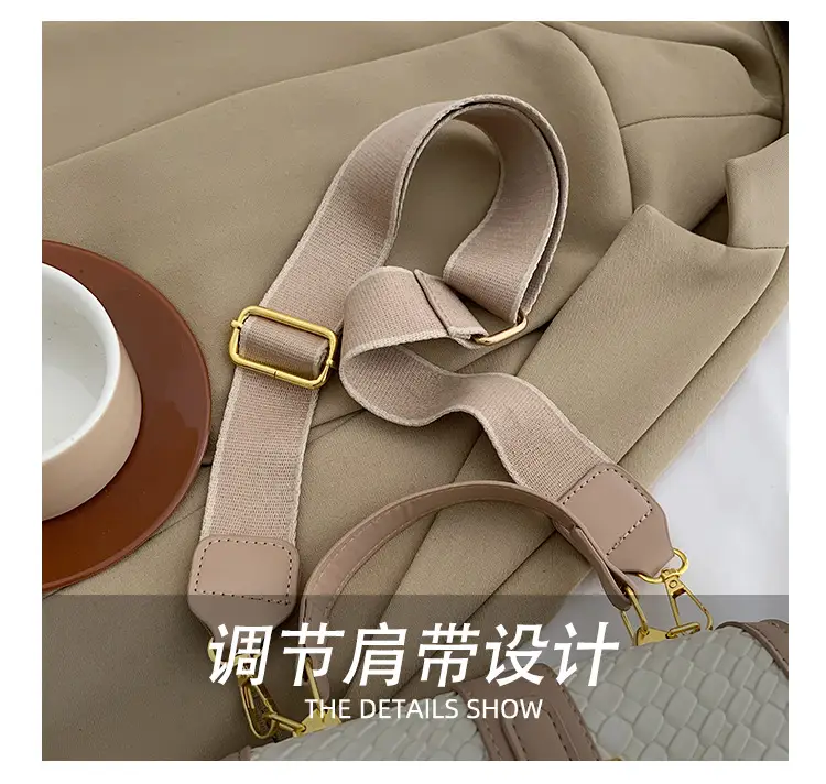Brown Woven Crossbody Bag with Gold Clasp — feature 9