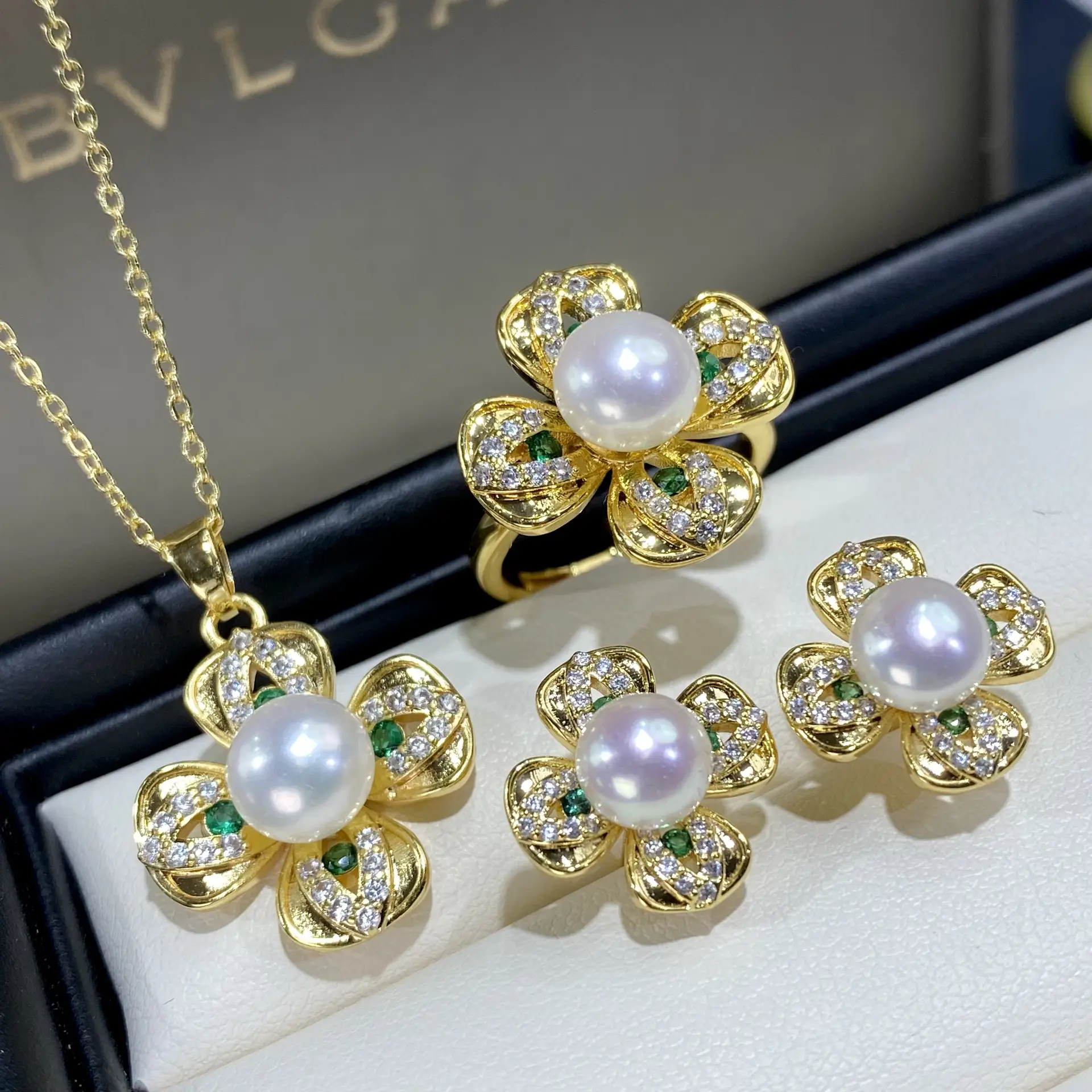 2025 Green Four-Leaf Clover Pearl Earrings Set S925 - Image 3