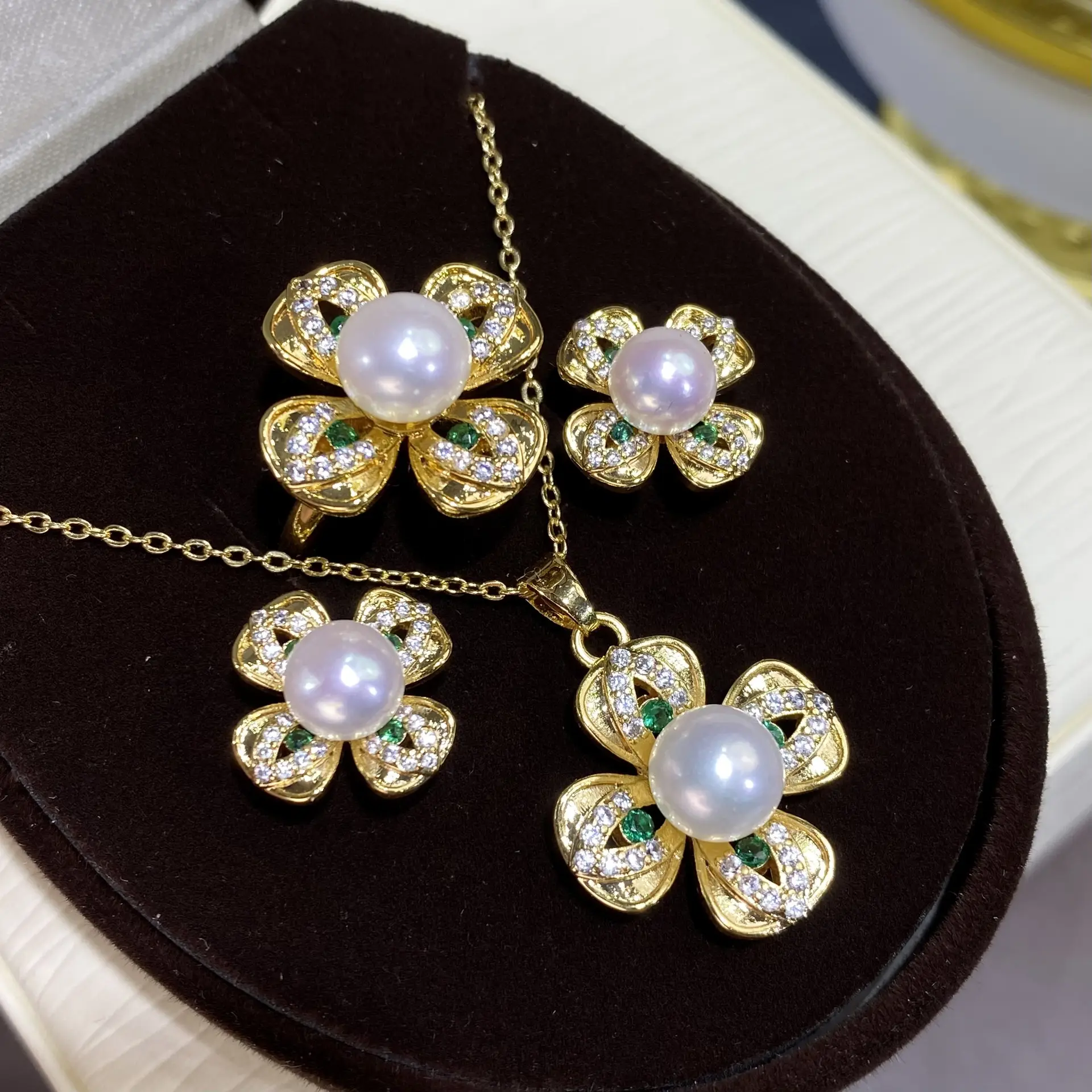 2025 Green Four-Leaf Clover Pearl Earrings Set S925 - Image 4