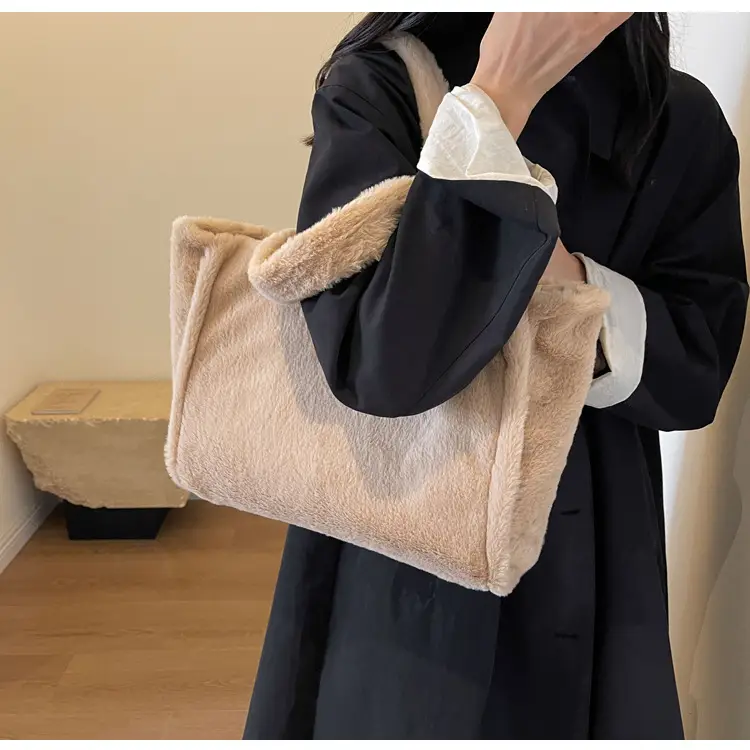 Women's White Plush Shoulder Bag 2023 Winter — feature 16