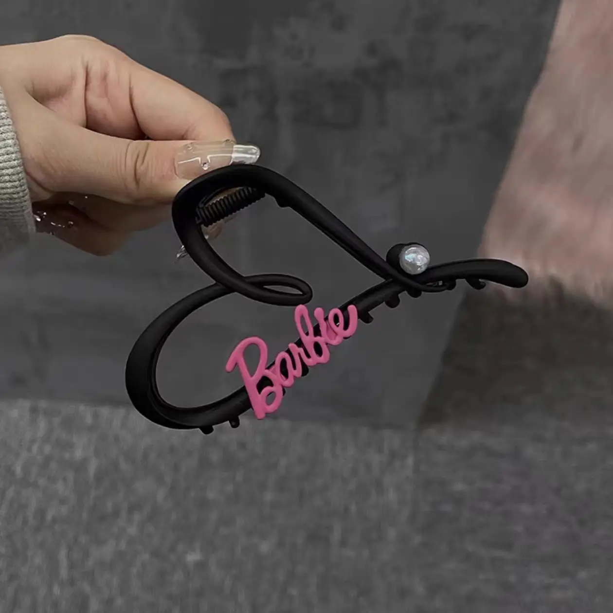 Barbie Pink Hair Clip Large Hollow Shark Design — feature 4