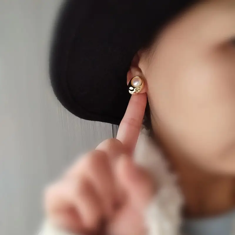 Natural Pearl Earrings Big Brand Same Style Light Luxury High-Level Design Elegant Earrings s925 Silver Needle Small Chanel Style Earrings — feature 4