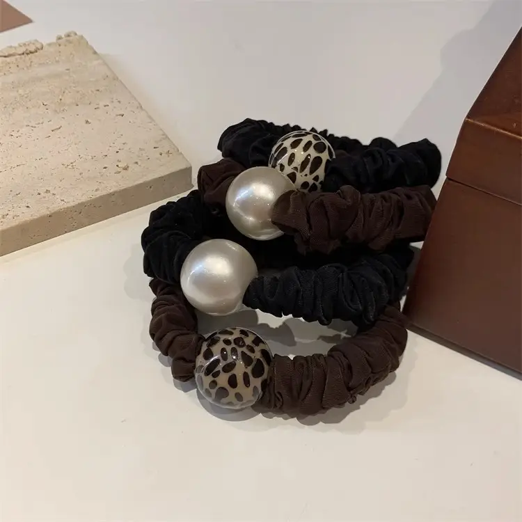 Brown Pearl Hair Band with Elastic Wrap — feature 3
