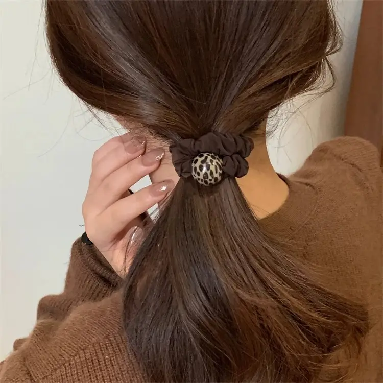 Brown Pearl Hair Band with Elastic Wrap — feature 7