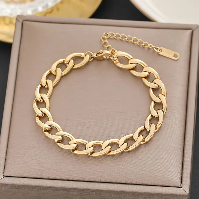 Gold Star Pendant Bracelet for Women - Image 28