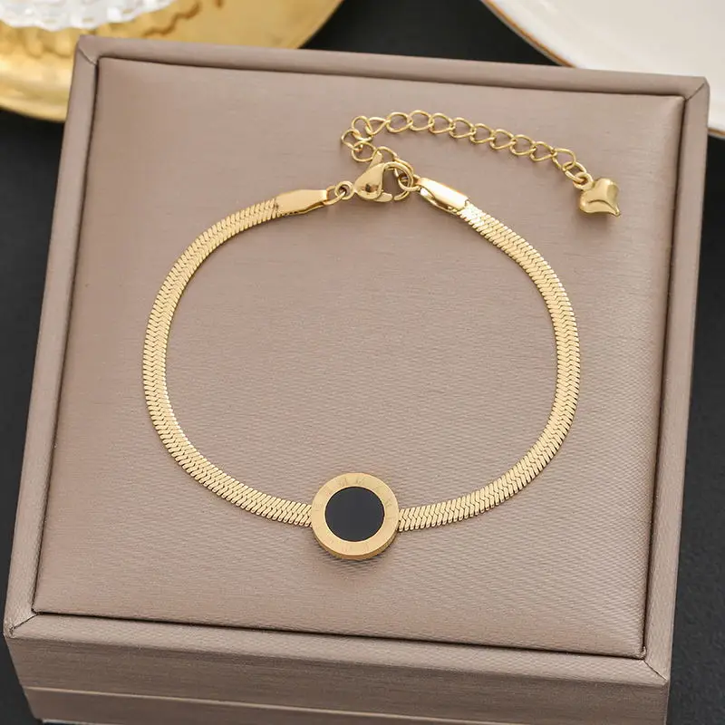 Gold Star Pendant Bracelet for Women - Image 37