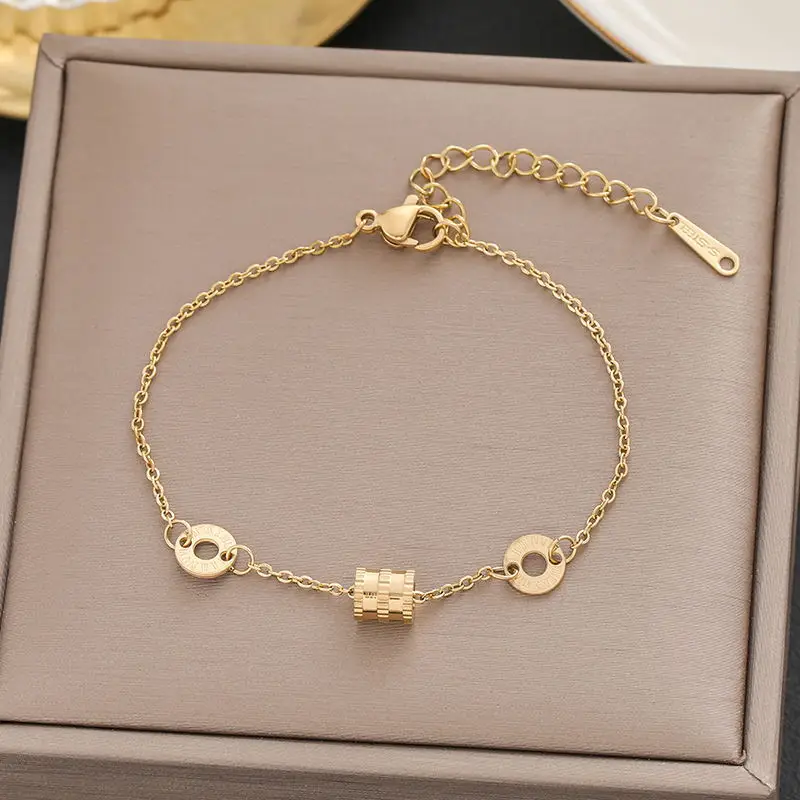 Gold Star Pendant Bracelet for Women - Image 38