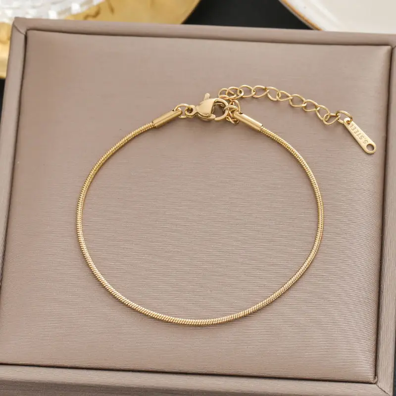 Gold Star Pendant Bracelet for Women - Image 40