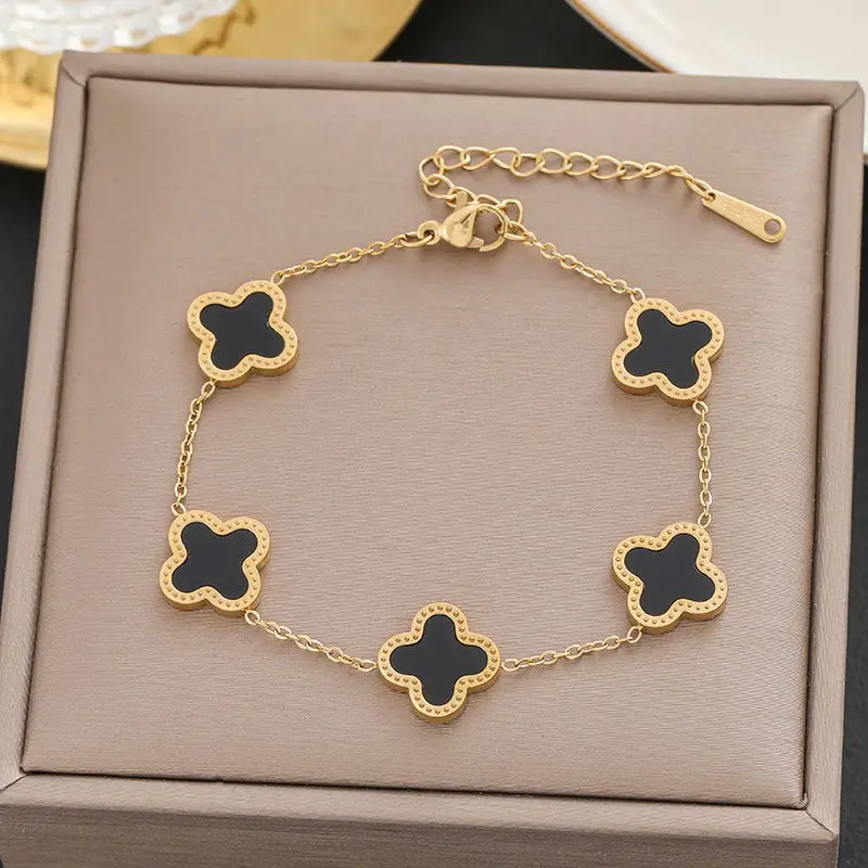 Gold Star Pendant Bracelet for Women - Image 50