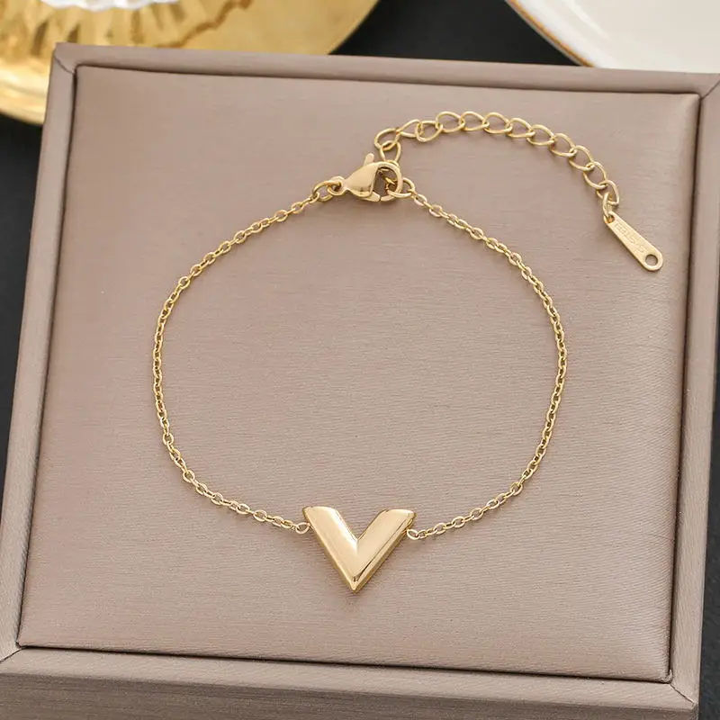 Gold Star Pendant Bracelet for Women - Image 51