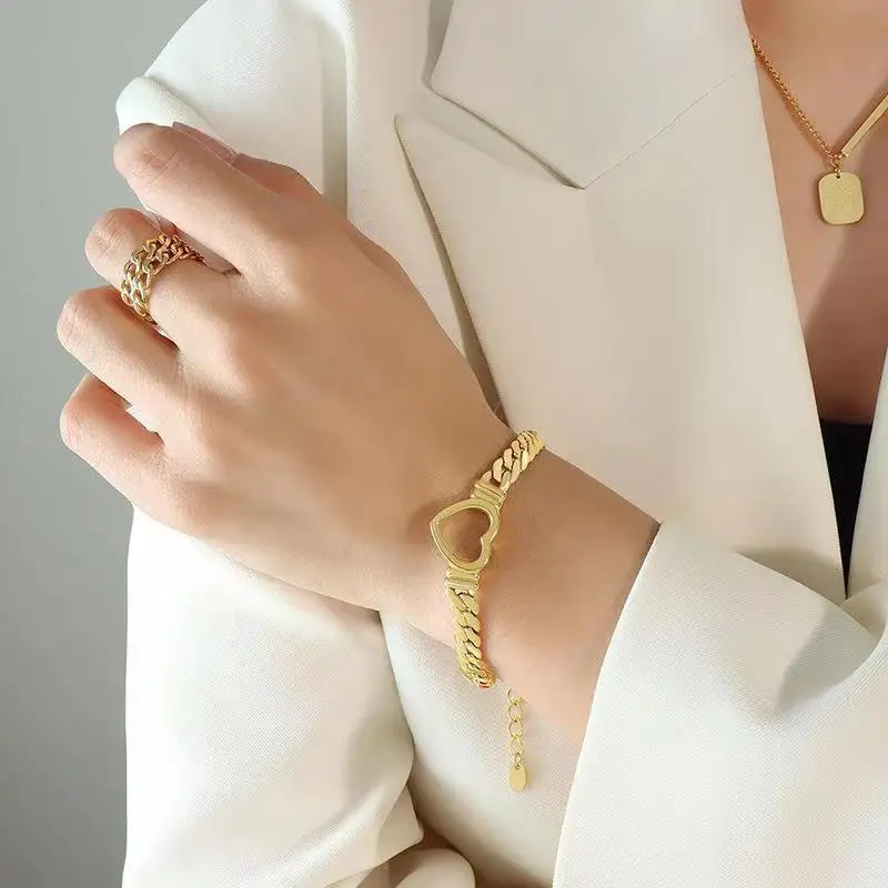Gold Star Pendant Bracelet for Women - Image 67