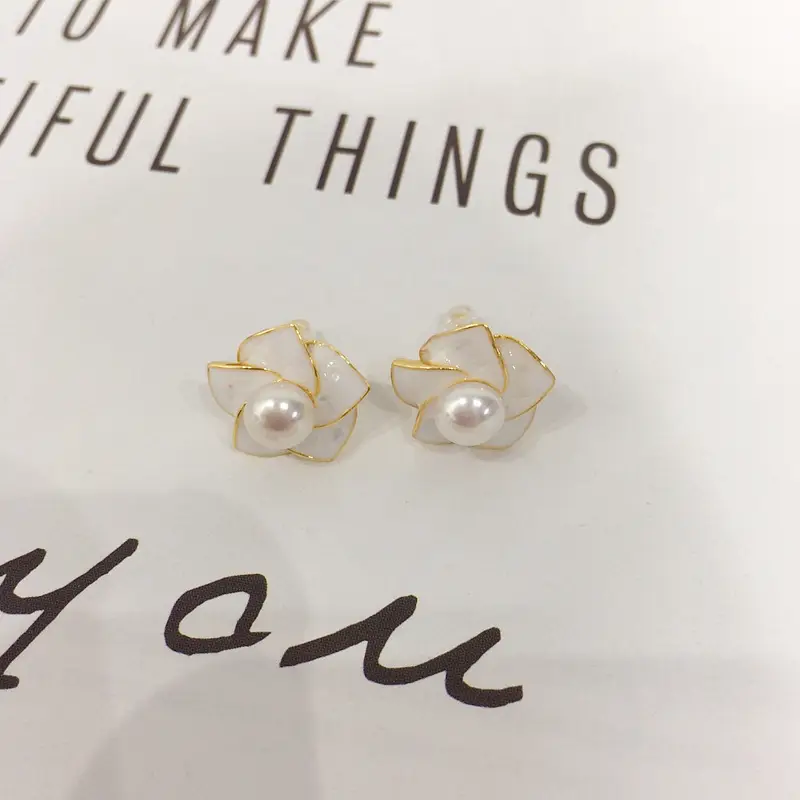 Pearl Flower Earrings for Women 18K Gold — feature 8
