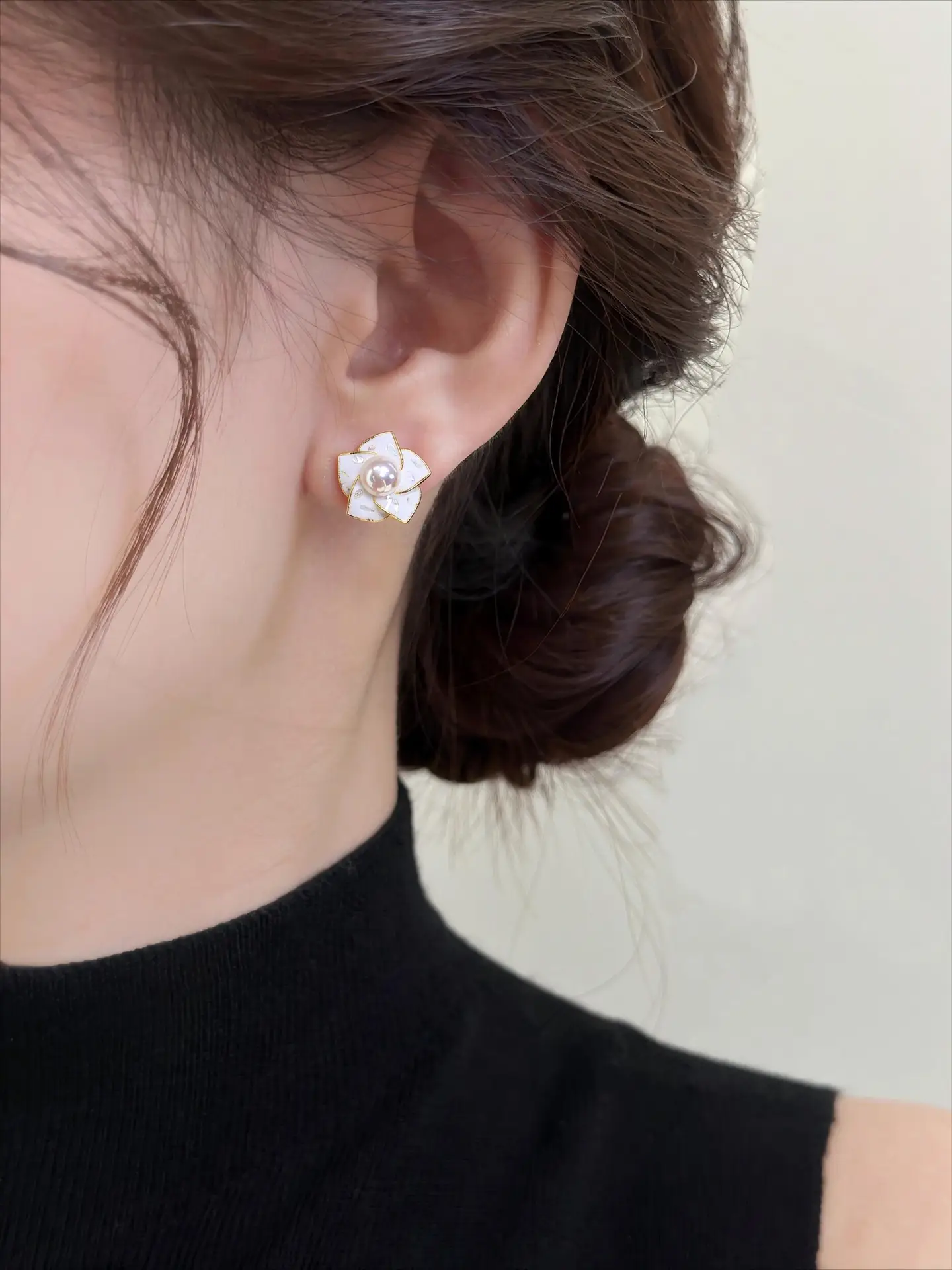Pearl Flower Earrings for Women 18K Gold — feature 9