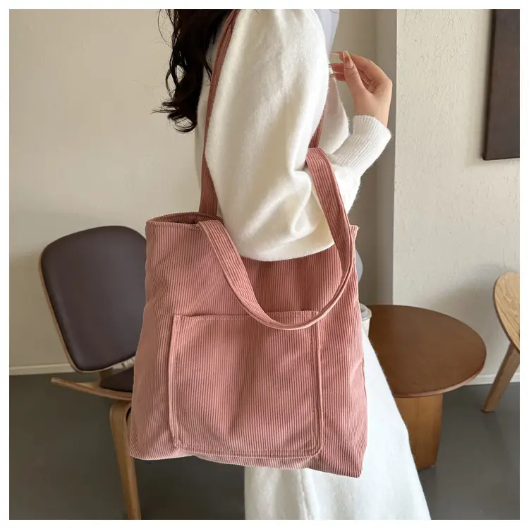 Large Capacity Western Style Tote Bag 2023 — feature 12
