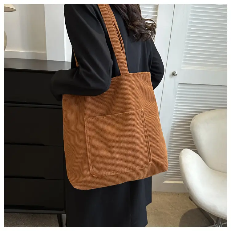 Large Capacity Western Style Tote Bag 2023 — feature 15
