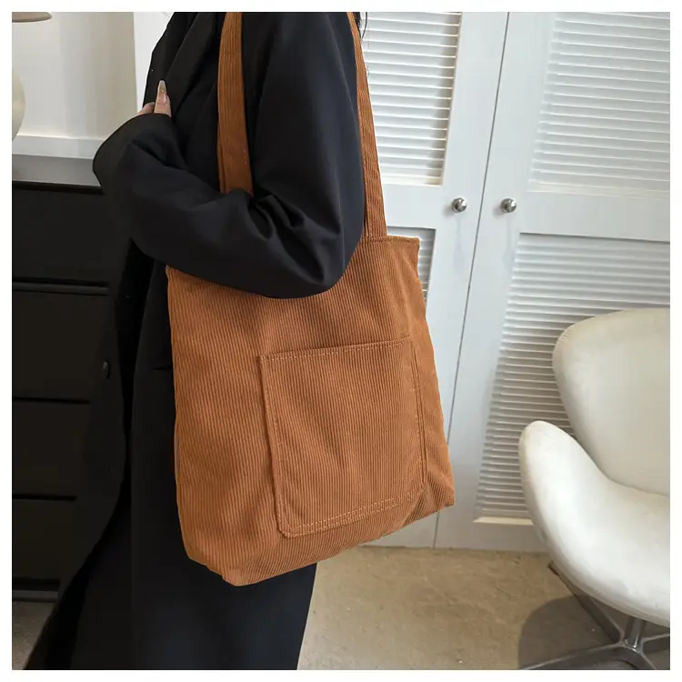 Large Capacity Western Style Tote Bag 2023 — feature 16