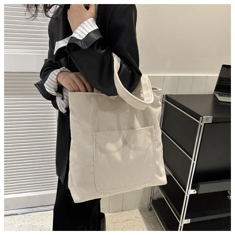 Large Capacity Western Style Tote Bag 2023 — feature 19