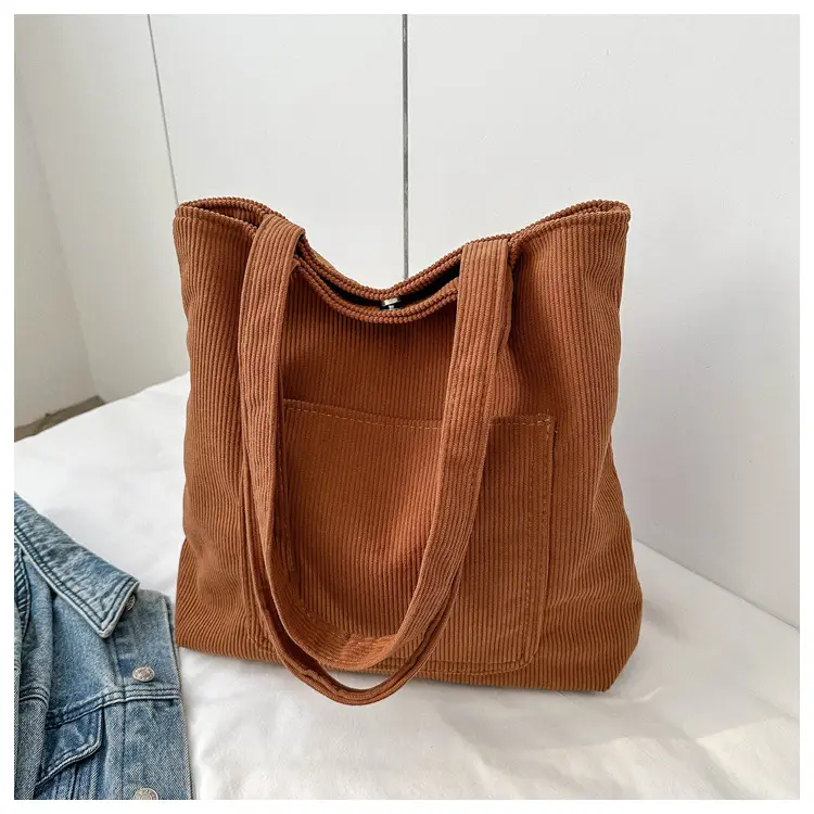 Large Capacity Western Style Tote Bag 2023 — feature 24