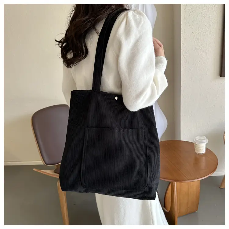 Large Capacity Western Style Tote Bag 2023 — feature 8