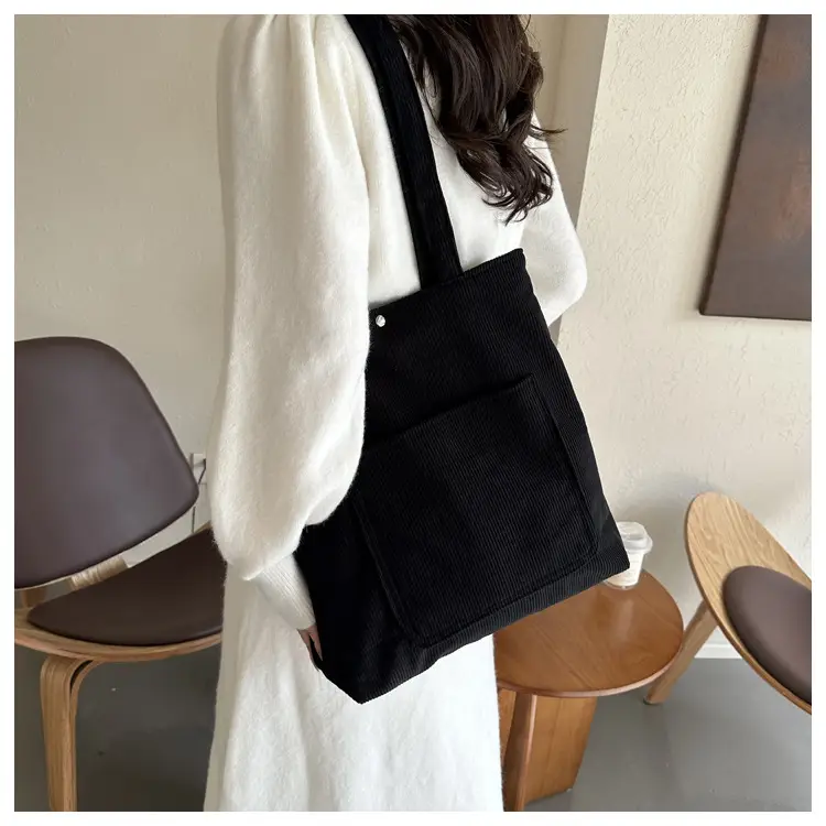 Large Capacity Western Style Tote Bag 2023 — feature 9