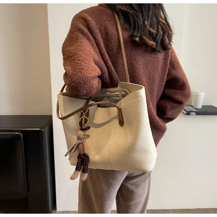 Black Textured Shoulder Bag for Women Autumn Winter 2026 — feature 37