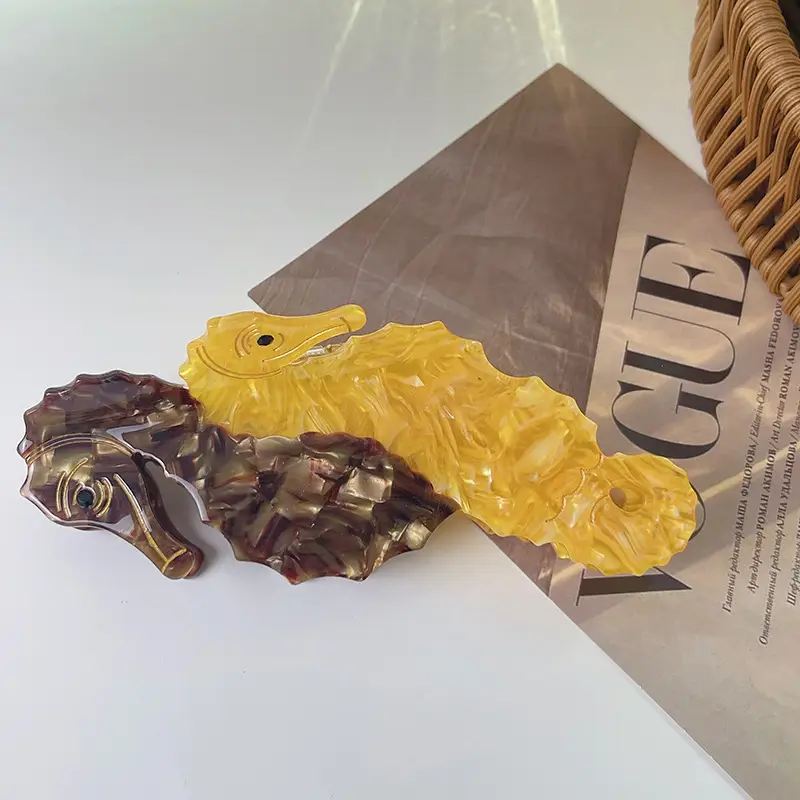 31#Yellow brown seahorse (about 12.5cm*4.8cm 32g)