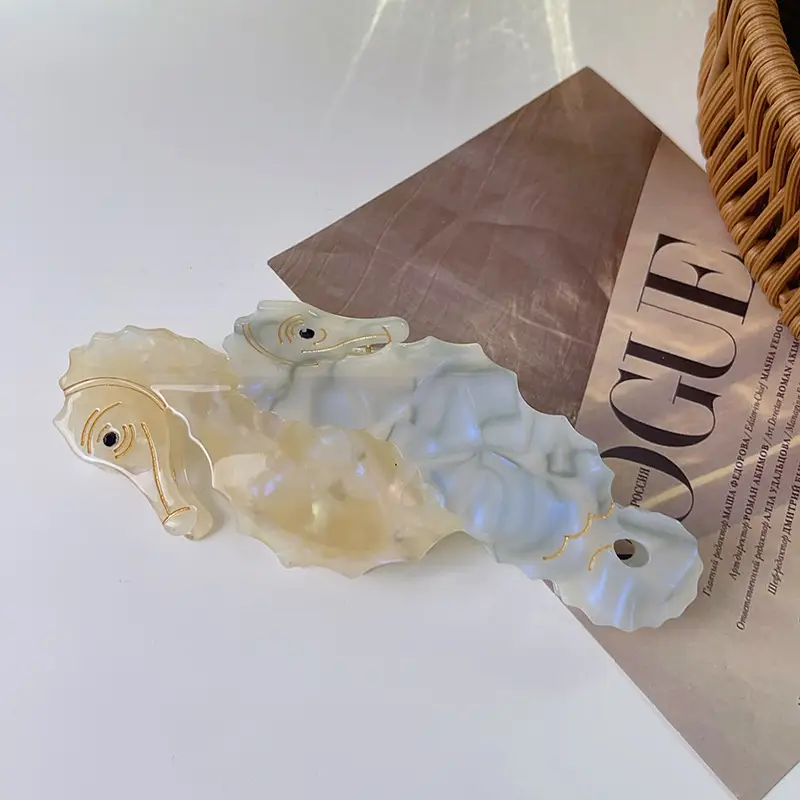 34#Yellow gray seahorse (about 12.5cm*4.8cm 32g)