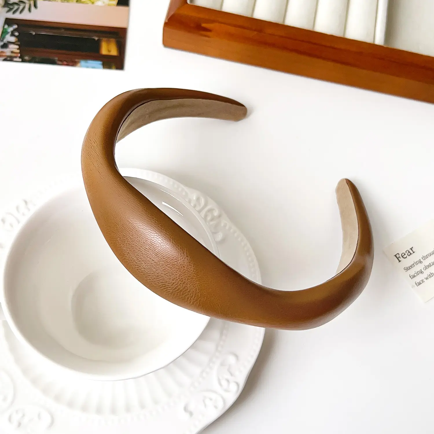 French High-End Retro Leather Asymmetrical Skull Headband for Women — feature 12