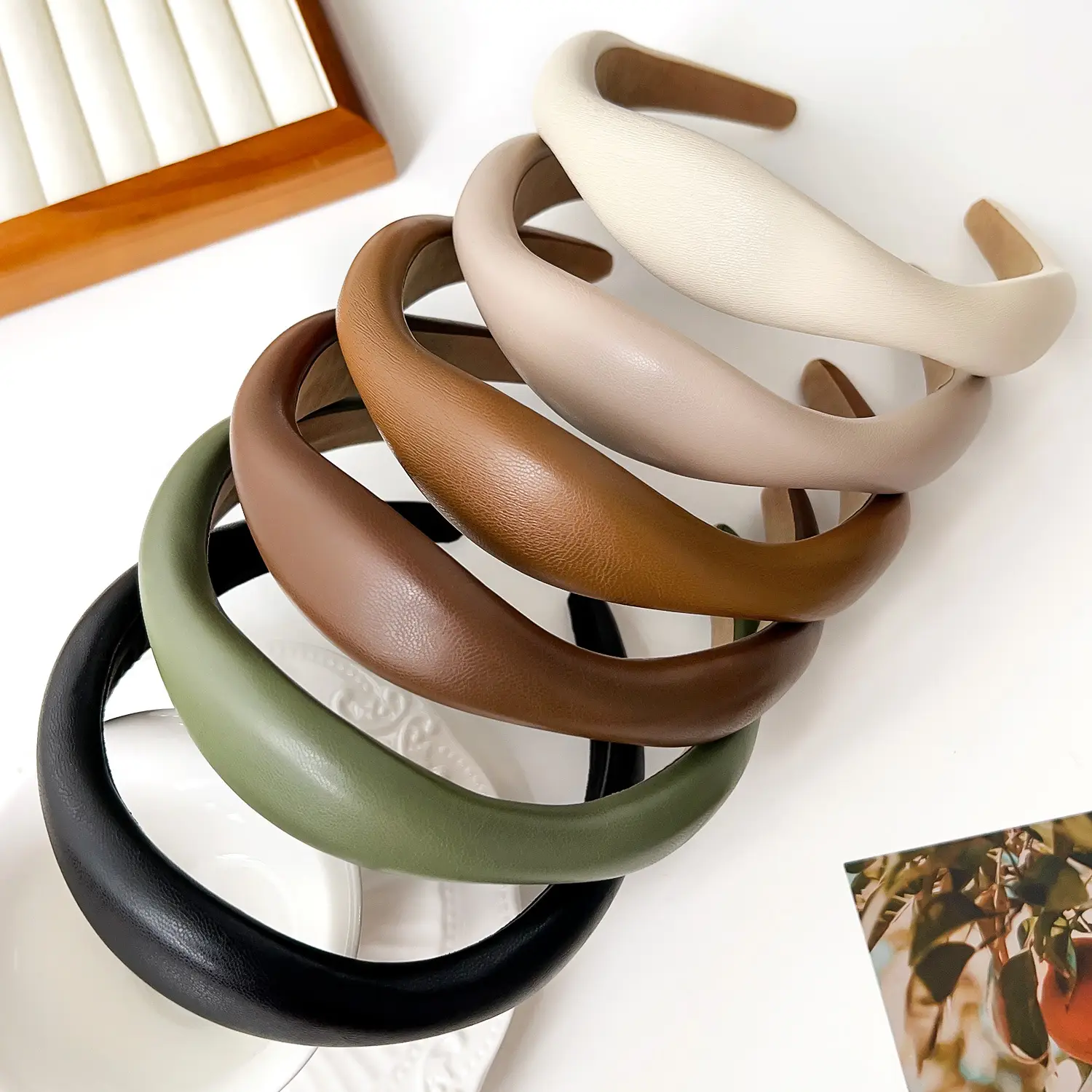 French High-End Retro Leather Asymmetrical Skull Headband for Women — feature 4