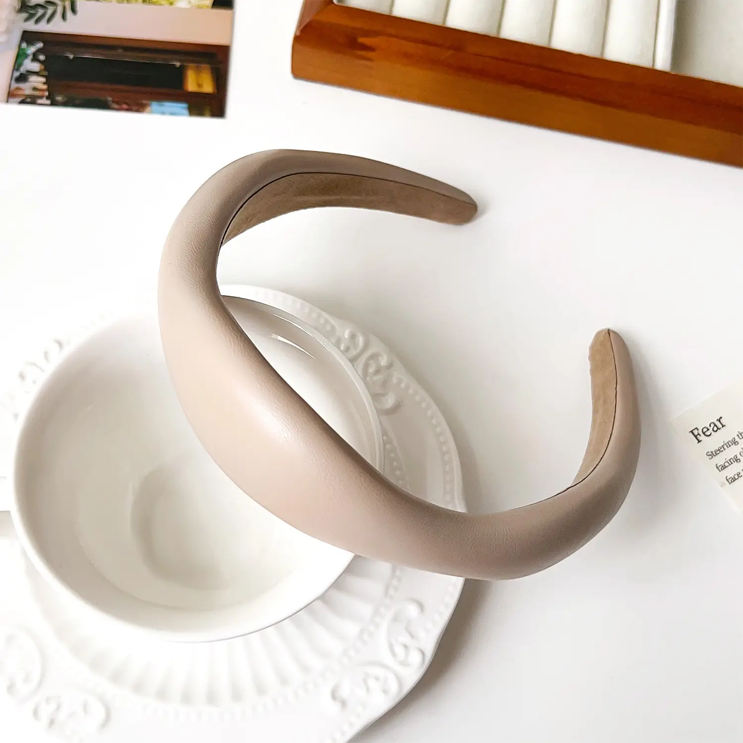 French High-End Retro Leather Asymmetrical Skull Headband for Women - Image 4