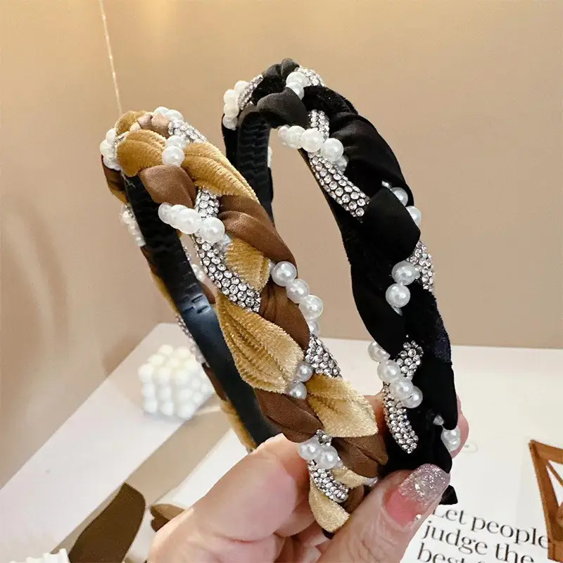 2024 Winter Celebrity Headband with Pearl & Gold Embellishment - Image 5