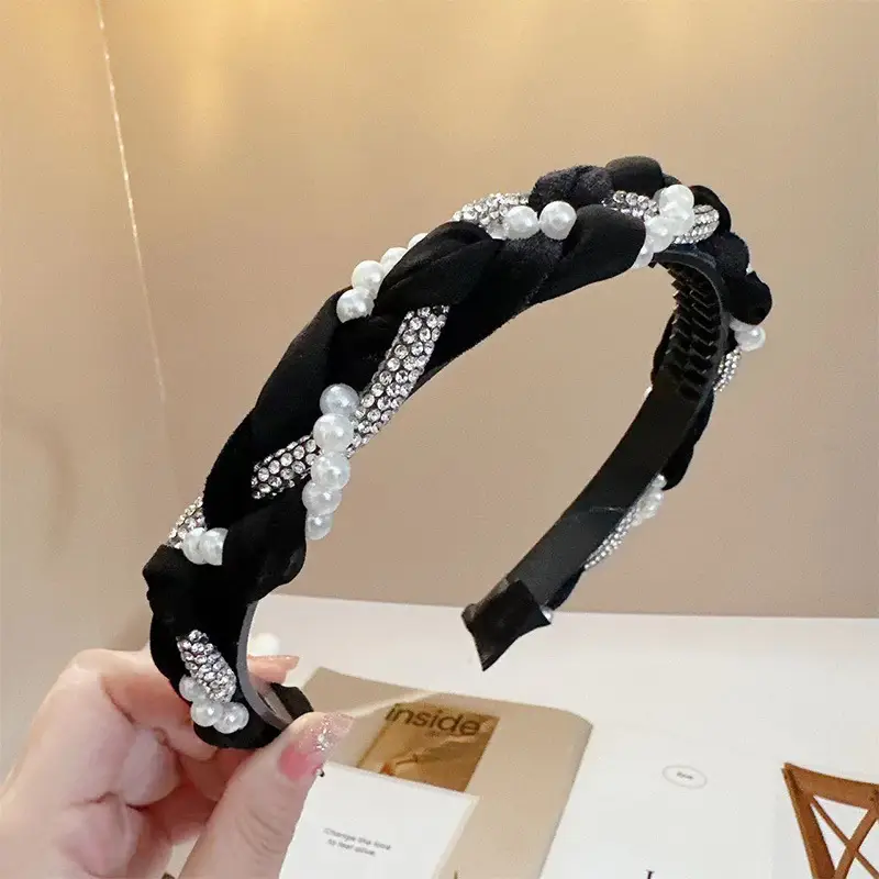 2024 Winter Celebrity Headband with Pearl & Gold Embellishment - Image 2