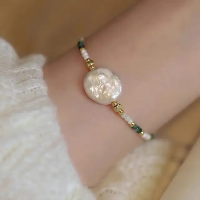 Romantic Pearl Necklace with Vintage Design - Image 5