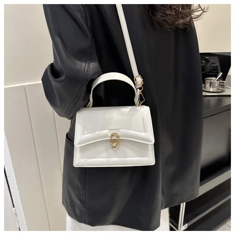 Red Women's Shoulder Messenger Bag 2023 Winter — feature 16
