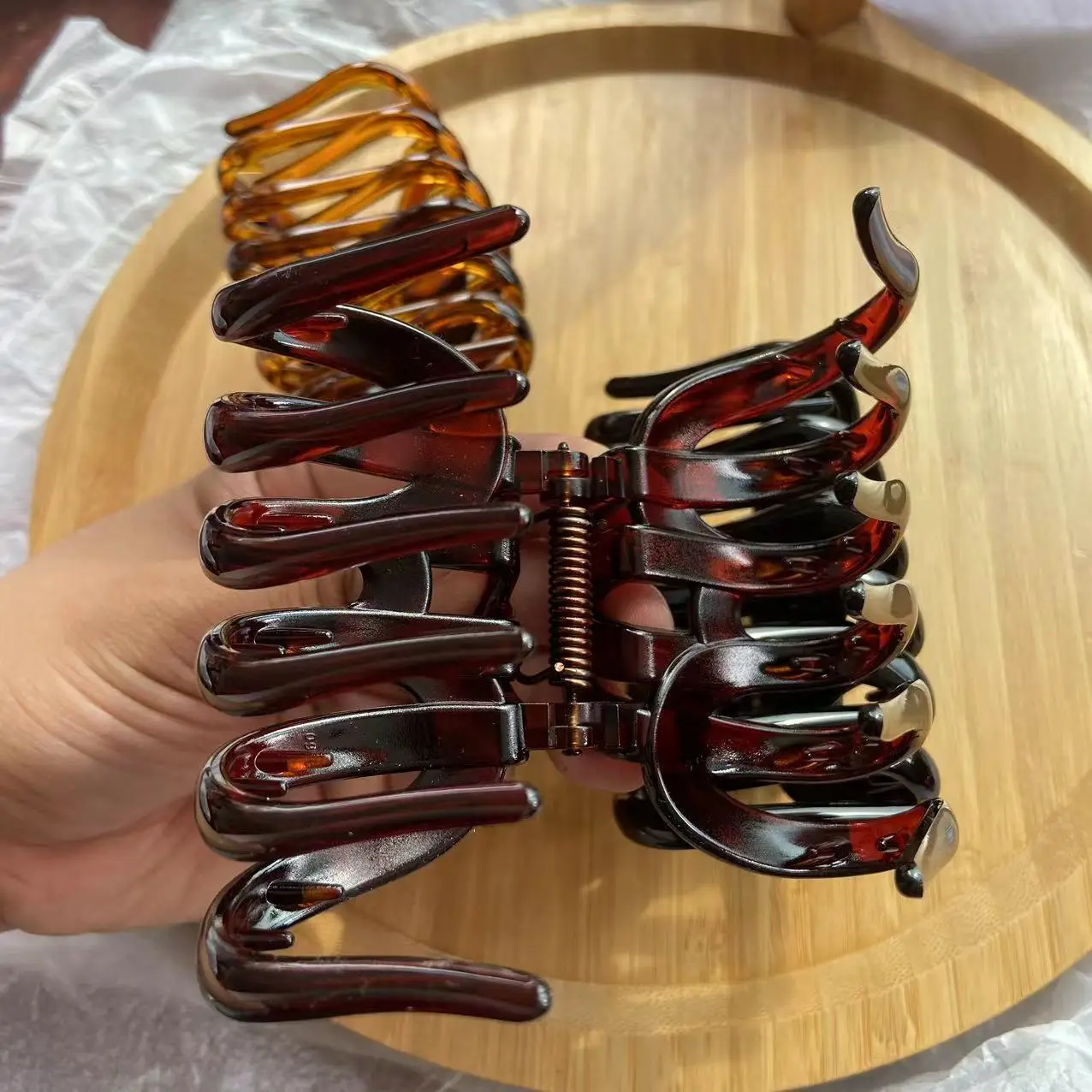 High-End Thickened Shark Hair Clips for Women — feature 5