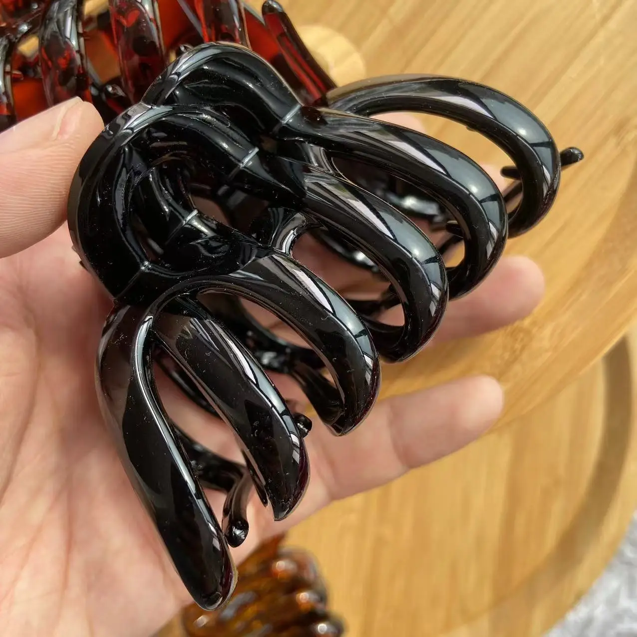 High-End Thickened Shark Hair Clips for Women — feature 7