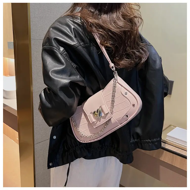 Black Chain Crossbody Bag Women 2025 New — feature 28