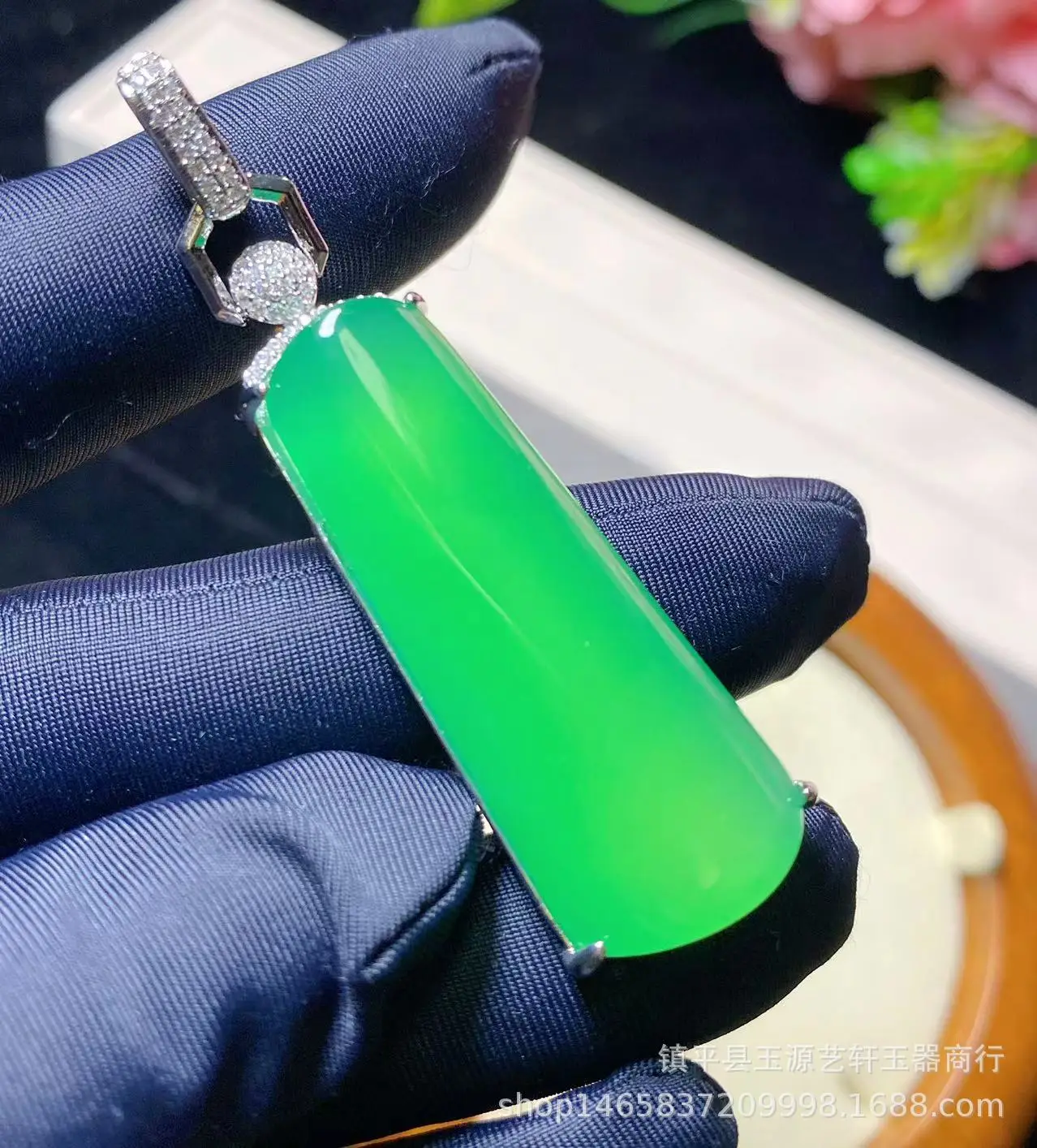Ice Green Chalcedony Nocture Pendant 925 Silver Plated — feature 1