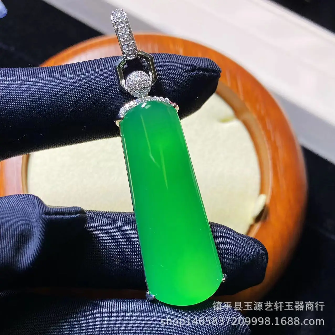 Ice Green Chalcedony Nocture Pendant 925 Silver Plated — feature 3